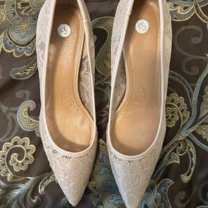 Dressy, lacey heels Size 8 1/2W